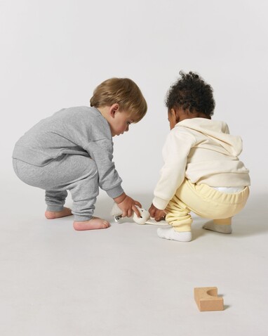 Baby Tumbler - Die Baby-Jogginghose - Heather Grey - 6-12 m/68-80cm bedrucken, Art.-Nr. STBB187C250B2 Baby Tumbler - Die Baby-Jogginghose - Heather Grey - 6-12 m/68-80cm bedrucken, Art.-Nr. STBB187C250B2