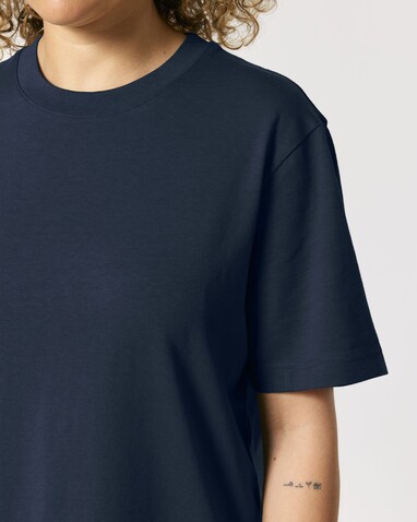 Sparker 2.0 - Das Relaxed Unisex-T-Shirt - French Navy - 3XL bedrucken, Art.-Nr. STTU171C7273X Sparker 2.0 - Das Relaxed Unisex-T-Shirt - French Navy - 3XL bedrucken, Art.-Nr. STTU171C7273X