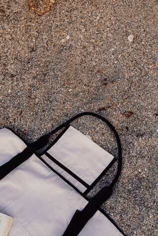 VINGA Volonne AWARE™ Strandmatte aus recyceltem Canvas off white, schwarz bedrucken, Art.-Nr. V459103