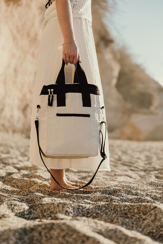 VINGA Volonne AWARE™ Kühltasche aus recyceltem Canvas off white, schwarz bedrucken, Art.-Nr. V422113