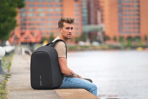 Bobby Hero Regular Anti-Diebstahl-Rucksack anthrazit, grau bedrucken, Art.-Nr. P705.291