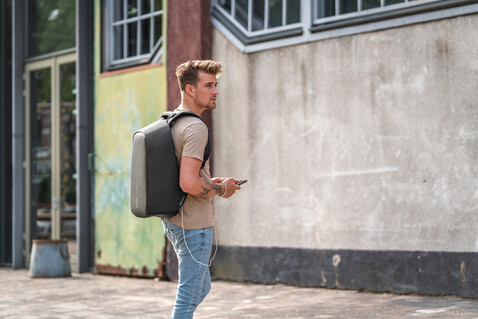 Bobby Hero Regular Anti-Diebstahl-Rucksack anthrazit, grau bedrucken, Art.-Nr. P705.291