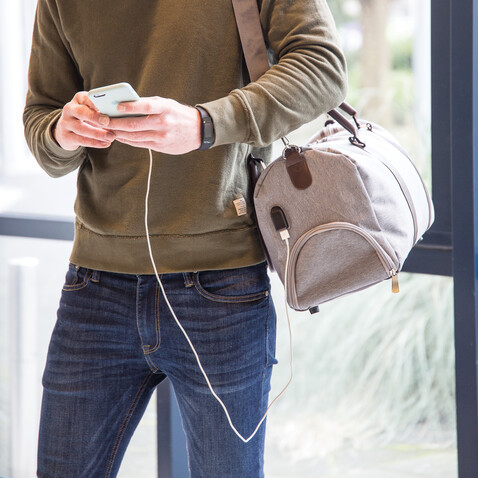 Wochenendtasche mit USB A-Ausgang grau bedrucken, Art.-Nr. P707.052 Wochenendtasche mit USB A-Ausgang grau bedrucken, Art.-Nr. P707.052
