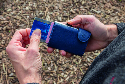 C-Secure RFID Kartenhalter und Geldbörse blau bedrucken, Art.-Nr. P850.515