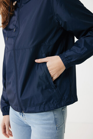 Iqoniq Logan Lightweight Jacke aus recyceltem Polyester navy blau bedrucken, Art.-Nr. T9701.002.M