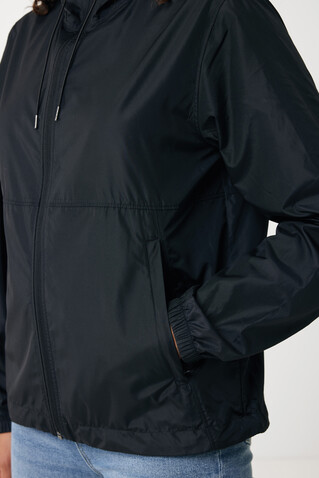 Iqoniq Logan Lightweight Jacke aus recyceltem Polyester schwarz bedrucken, Art.-Nr. T9701.001.XS