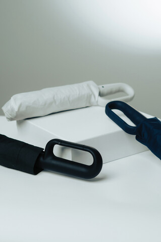 Yara 21“ AWARE™ rPET Regenschirm mit Karabiner navy blau bedrucken, Art.-Nr. P850.7125