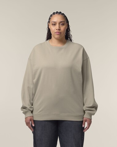 Radder 2.0 - Das Oversized Rundhals-Unisex-Sweatshirt - Stone - L bedrucken, Art.-Nr. STSU208C3581L Radder 2.0 - Das Oversized Rundhals-Unisex-Sweatshirt - Stone - L bedrucken, Art.-Nr. STSU208C3581L
