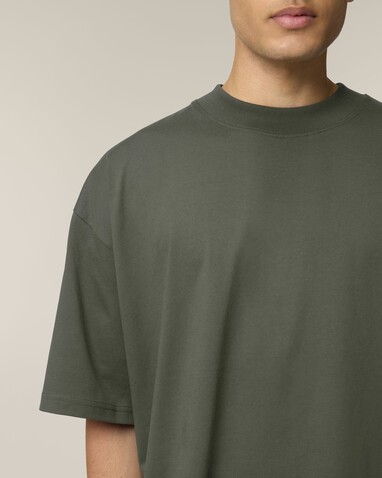 Blaster 2.0 - Das Oversized Unisex-T-Shirt mit Stehkragen - Khaki - 3XL bedrucken, Art.-Nr. STTU959C2233X