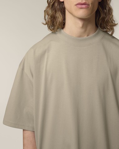 Blaster 2.0 - Das Oversized Unisex-T-Shirt mit Stehkragen - Stone - S bedrucken, Art.-Nr. STTU959C3581S Blaster 2.0 - Das Oversized Unisex-T-Shirt mit Stehkragen - Stone - S bedrucken, Art.-Nr. STTU959C3581S