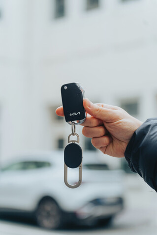 Schlüsselanhänger Keyfinder mit weltweiter Ortung und USB-C schwarz, grau bedrucken, Art.-Nr. P301.6301