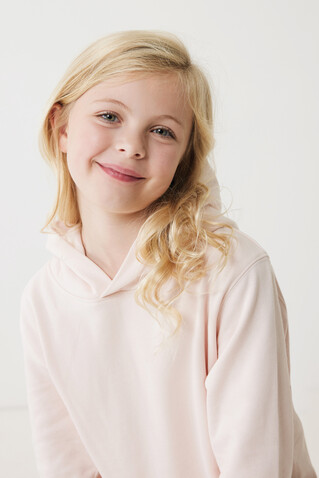 IQONIQ Yengo KidsHoodie mit Seitentaschen aus rec. Baumwolle cloud pink bedrucken, Art.-Nr. T6404.039.1314 IQONIQ Yengo KidsHoodie mit Seitentaschen aus rec. Baumwolle cloud pink bedrucken, Art.-Nr. T6404.039.1314