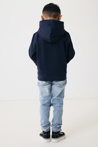IQONIQ Yengo KidsHoodie mit Seitentaschen aus rec. Baumwolle navy blau bedrucken, Art.-Nr. T6404.002.78