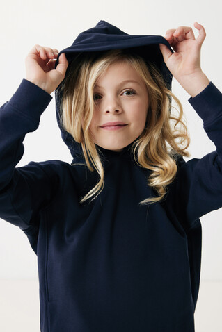 IQONIQ Yengo KidsHoodie mit Seitentaschen aus rec. Baumwolle navy blau bedrucken, Art.-Nr. T6404.002.78