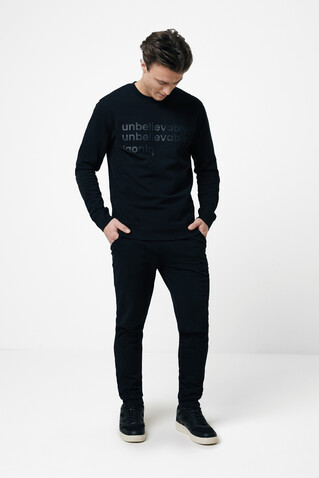 IQONIQ Zion Rundhals-Sweater aus recycelter Baumwolle schwarz bedrucken, Art.-Nr. T9300.001.XS IQONIQ Zion Rundhals-Sweater aus recycelter Baumwolle schwarz bedrucken, Art.-Nr. T9300.001.XS
