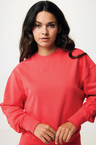 IQONIQ Kruger Relax-Rundhals-Sweater aus recycelt. Baumwolle luscious red bedrucken, Art.-Nr. T9302.008.M