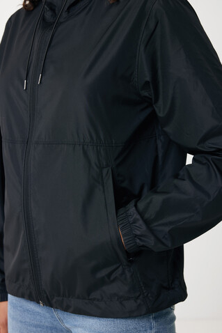 IQONIQ Logan Lightweight Jacke aus recyceltem Polyester schwarz bedrucken, Art.-Nr. T9701.001.XS
