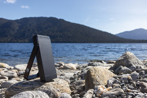 Skywave 10000mAh Solarpowerbank aus RCS recycelt. Kunststoff schwarz bedrucken, Art.-Nr. P322.341