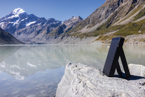 Skywave 10000mAh Solarpowerbank aus RCS recycelt. Kunststoff schwarz bedrucken, Art.-Nr. P322.341