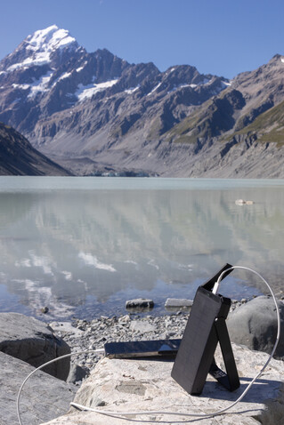 Skywave 10000mAh Solarpowerbank aus RCS recycelt. Kunststoff schwarz bedrucken, Art.-Nr. P322.341
