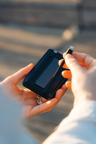 Urban Vitamin Redwood 5-in-1 5.000mAh 20W PD magn. Powerbank schwarz bedrucken, Art.-Nr. P322.7101