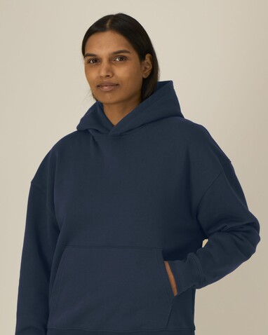 Chaser - Der Relaxed Unisex-Hoodie - French Navy - XL bedrucken, Art.-Nr. STSU077C7271X Chaser - Der Relaxed Unisex-Hoodie - French Navy - XL bedrucken, Art.-Nr. STSU077C7271X