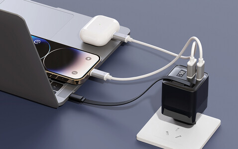 Urban Vitamin Mendocino 65W GaN-Charger mit einziehb. Kabel schwarz bedrucken, Art.-Nr. P301.2701