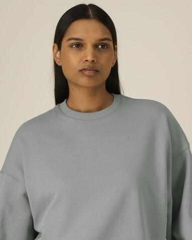 Radder 2.0 - Das Oversized Rundhals-Unisex-Sweatshirt - Misty Grey - XXL bedrucken, Art.-Nr. STSU208C1382X Radder 2.0 - Das Oversized Rundhals-Unisex-Sweatshirt - Misty Grey - XXL bedrucken, Art.-Nr. STSU208C1382X