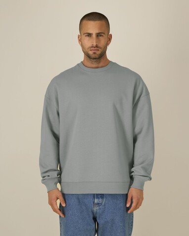 Radder 2.0 - Das Oversized Rundhals-Unisex-Sweatshirt - Misty Grey - L bedrucken, Art.-Nr. STSU208C1381L Radder 2.0 - Das Oversized Rundhals-Unisex-Sweatshirt - Misty Grey - L bedrucken, Art.-Nr. STSU208C1381L