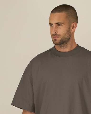 Blaster 2.0 - Das Oversized Unisex-T-Shirt mit Stehkragen - Mocha - S bedrucken, Art.-Nr. STTU959C1351S