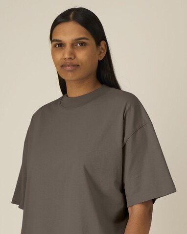 Blaster 2.0 - Das Oversized Unisex-T-Shirt mit Stehkragen - Mocha - XXS bedrucken, Art.-Nr. STTU959C1352S Blaster 2.0 - Das Oversized Unisex-T-Shirt mit Stehkragen - Mocha - XXS bedrucken, Art.-Nr. STTU959C1352S