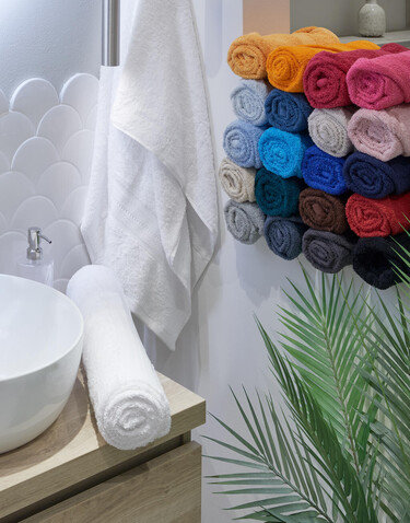 SG ACCESSORIES - TOWELS Rhine Bath Towel COMFORT, Raspberry, One Size bedrucken, Art.-Nr. 016644210