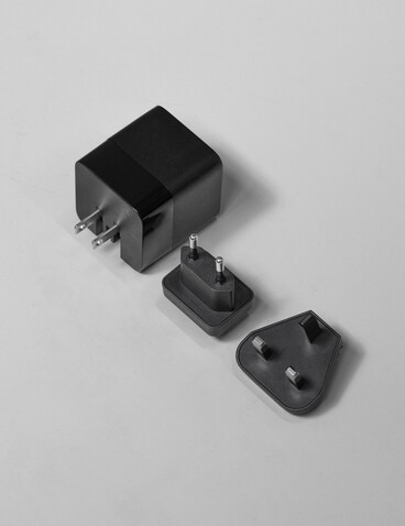 Urban Vitamin Mendocino 65W GaN-Charger mit einziehb. Kabel schwarz bedrucken, Art.-Nr. P301.2701