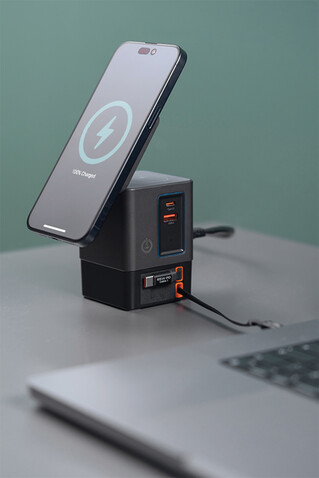 Urban Vitamin Sacramento 105W GaN Charger mit einz. Kabeln grau, schwarz bedrucken, Art.-Nr. P309.5402