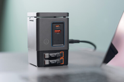 Urban Vitamin Sacramento 105W GaN Charger mit einz. Kabeln grau, schwarz bedrucken, Art.-Nr. P309.5402