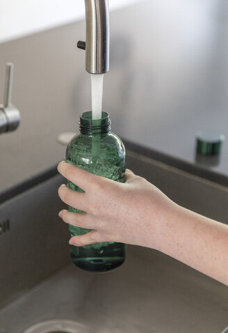 Auslaufsichere Trinkflasche mit Metalldeckel grün bedrucken, Art.-Nr. P433.447