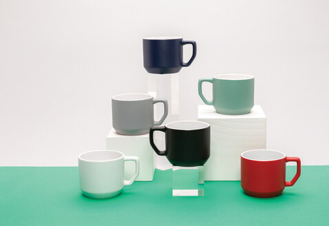 Moderne Keramiktasse, 350ml schwarz, weiß bedrucken, Art.-Nr. P434.041