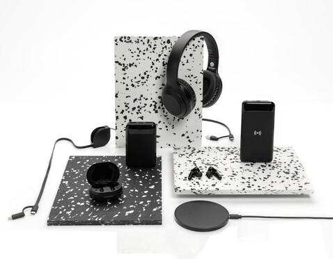 10W Wireless Charger aus RCS Standard recyceltem Kunststoff schwarz bedrucken, Art.-Nr. P308.661