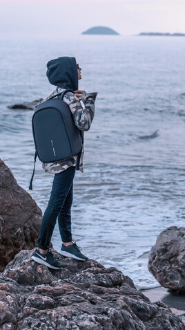 Bobby Hero Regular Anti-Diebstahl-Rucksack anthrazit, grau bedrucken, Art.-Nr. P705.291