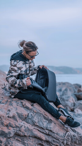 Bobby Hero Regular Anti-Diebstahl-Rucksack anthrazit, grau bedrucken, Art.-Nr. P705.291