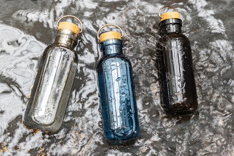 RCS rPET Flasche with Bambusdeckel und Griff blau bedrucken, Art.-Nr. P433.265