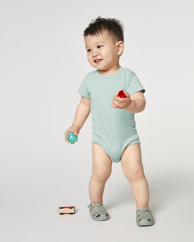 Baby Body - Der kurzärmelige Baby-Body - Caribbean Blue - 3-6 m/62-68cm bedrucken, Art.-Nr. STUB103C724B7