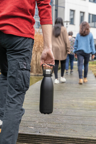 Große Vakuumflasche aus RCS recyceltem Stainless-Steel 1,5L schwarz bedrucken, Art.-Nr. P435.511