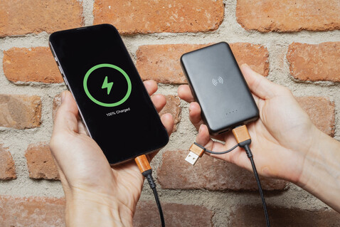 5.000mAh 5W Wireless Powerbank aus RCS recyceltem Kunststoff schwarz bedrucken, Art.-Nr. P322.621