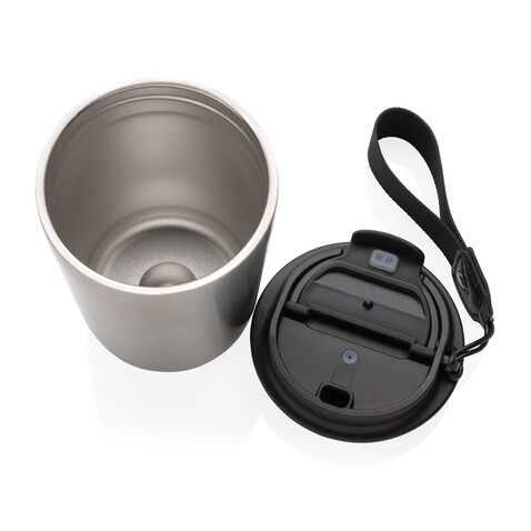 Cuppa Vakuumbecher aus RCS-Stahl mit Umhängeband silber, schwarz bedrucken, Art.-Nr. P435.022
